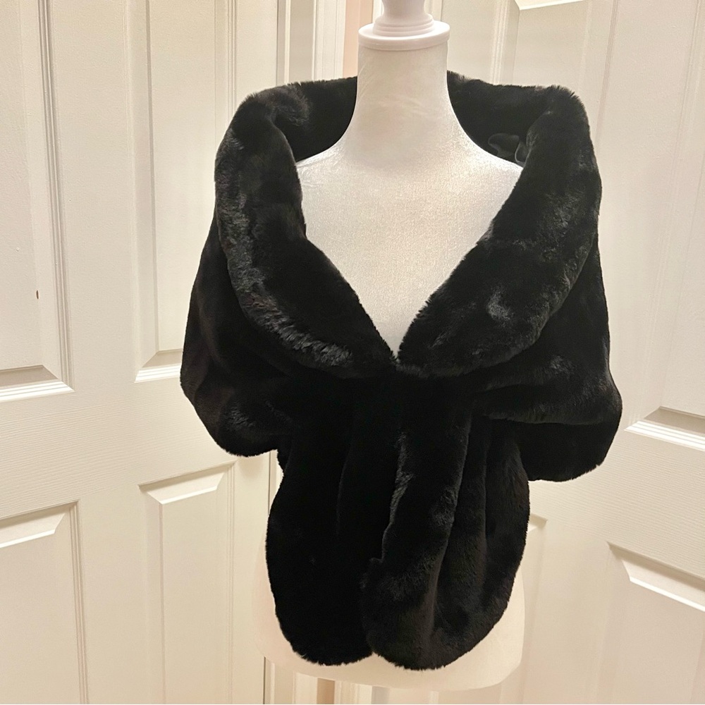 Black Faux Fur Shawl Wrap Evening Stole Clip Closure